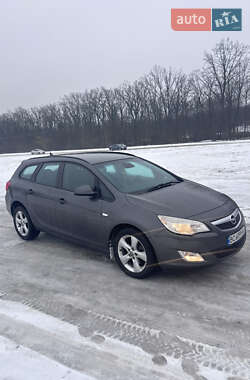 Opel Astra  2011