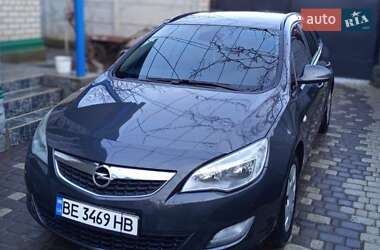 Opel Astra  2011