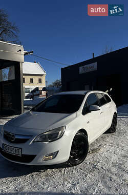 Opel Astra  2011