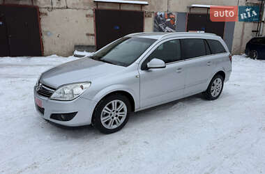 Opel Astra  2010