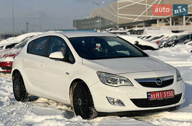 Opel Astra 2012