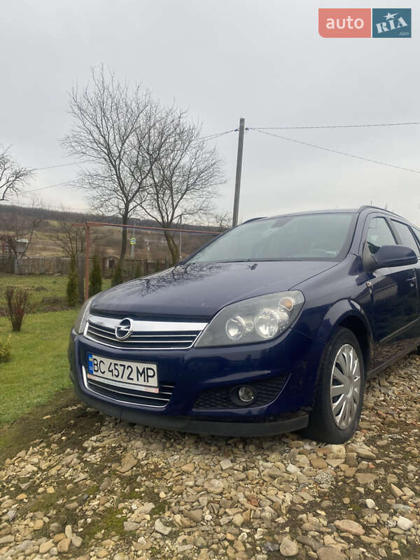 Универсал Opel Astra 2010 в Самборе