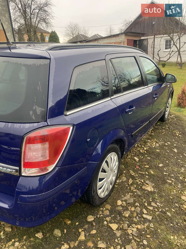 Универсал Opel Astra 2010 в Самборе