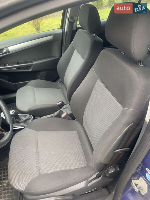 Универсал Opel Astra 2010 в Самборе