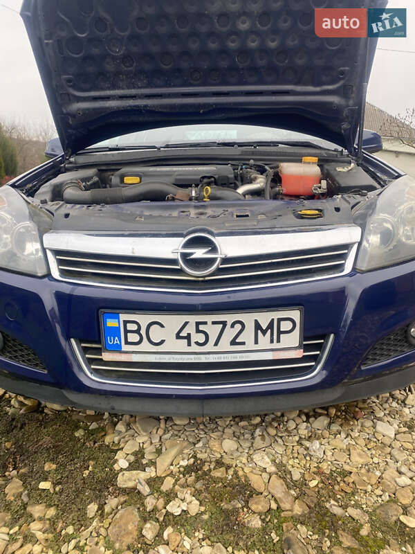 Универсал Opel Astra 2010 в Самборе