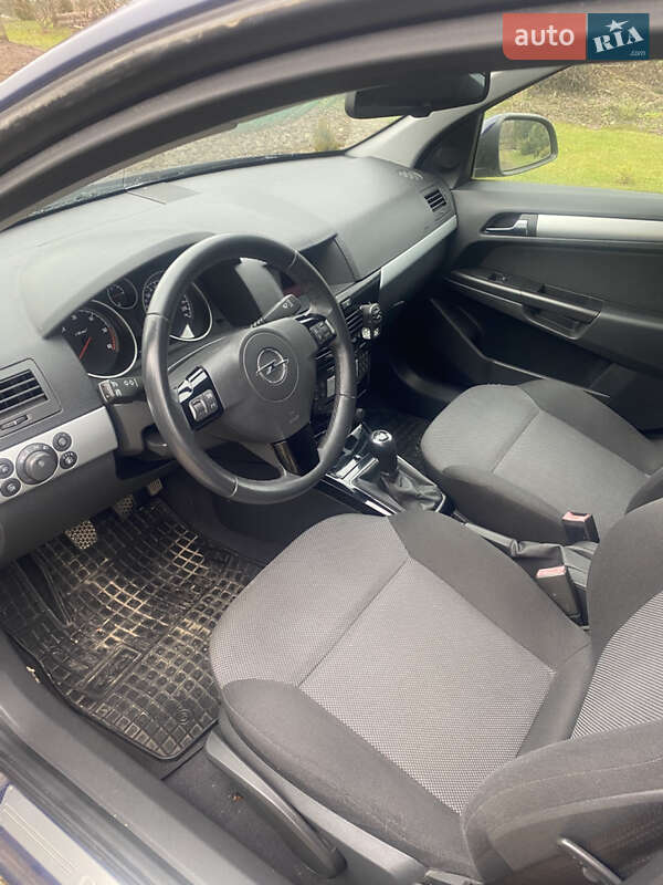 Универсал Opel Astra 2010 в Самборе