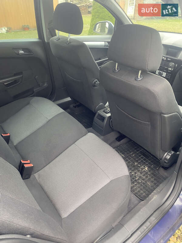 Универсал Opel Astra 2010 в Самборе