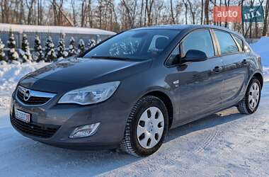 Opel Astra  2012