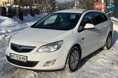 Opel Astra  2011