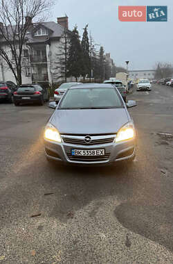 Opel Astra  2010