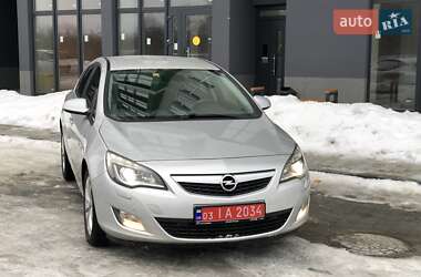 Opel Astra  2012