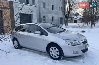 Opel Astra  2011