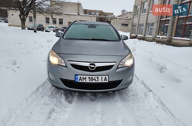 Opel Astra  2011