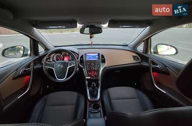 Opel Astra  2012