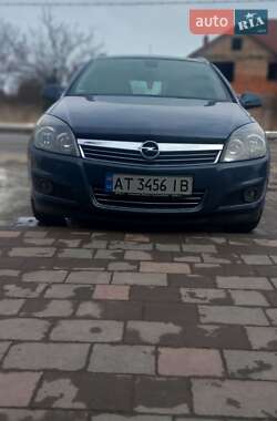 Opel Astra  2010