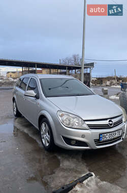 Opel Astra  2010