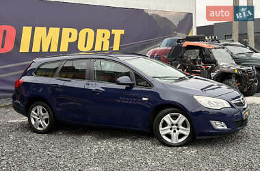 Opel Astra  2011