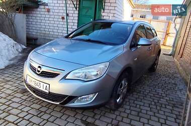 Opel Astra  2011