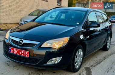 Opel Astra  2011