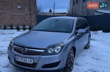 Opel Astra  2010