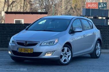 Opel Astra  2011