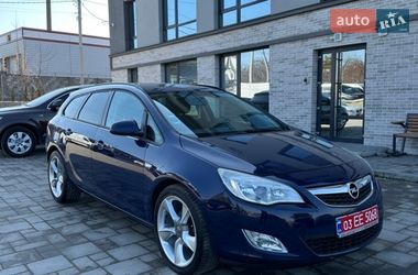 Opel Astra  2011