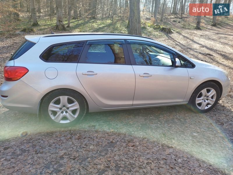 Универсал Opel Astra 2011 в Львове