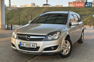 Opel Astra  2012
