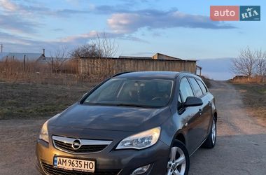 Opel Astra 2011