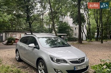 Opel Astra  2011