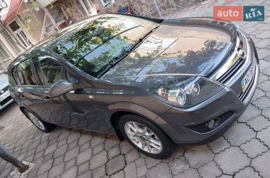 Opel Astra  2011