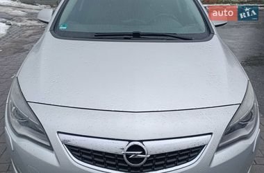 Opel Astra  2012