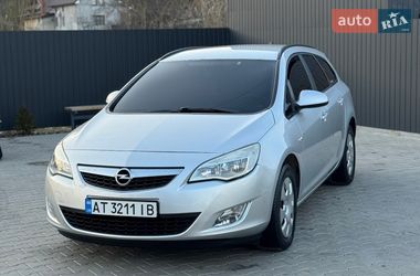 Opel Astra  2011