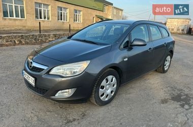 Opel Astra  2011