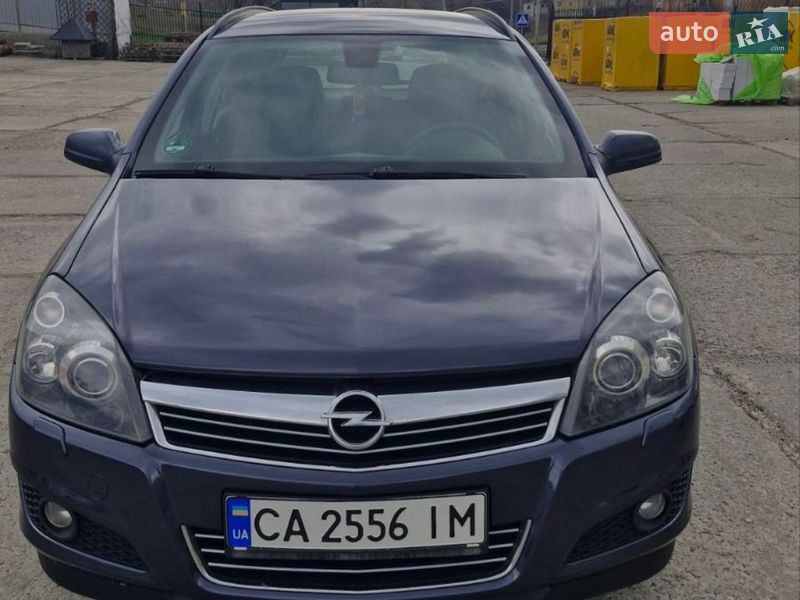 Мінівен Opel Astra