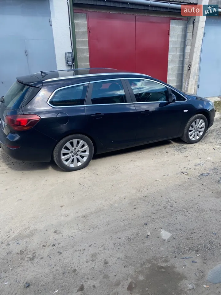 2011 Opel Astra - фото 1