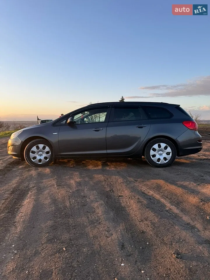 2011 Opel Astra - фото 1