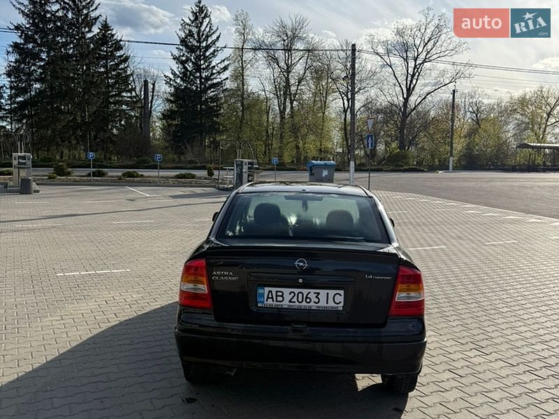 Седан Opel Astra 2008 в Ладыжине