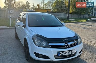 Opel Astra  2010
