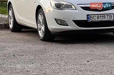 Opel Astra  2011