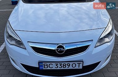 Opel Astra sports tourer 2012