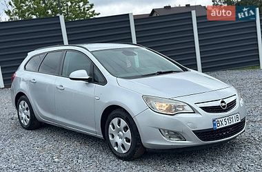 Opel Astra  2011