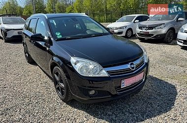 Opel Astra  2010