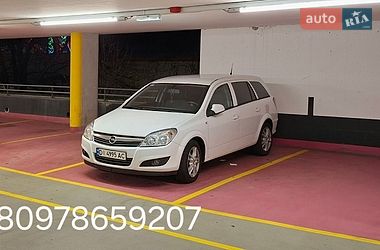 Opel Astra  2010