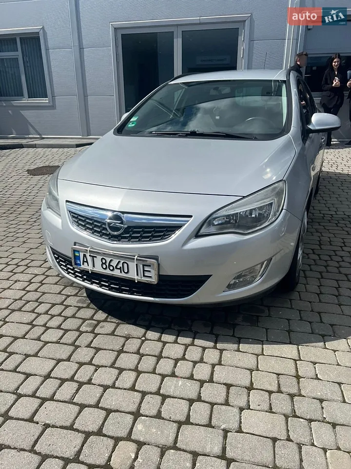 2011 Opel Astra - фото 1