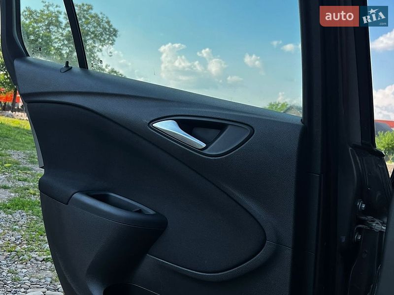 Универсал Opel Astra 2016 в Диновцах