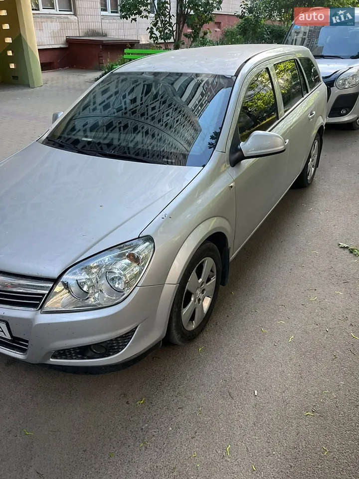 2010 Opel Astra - фото 1