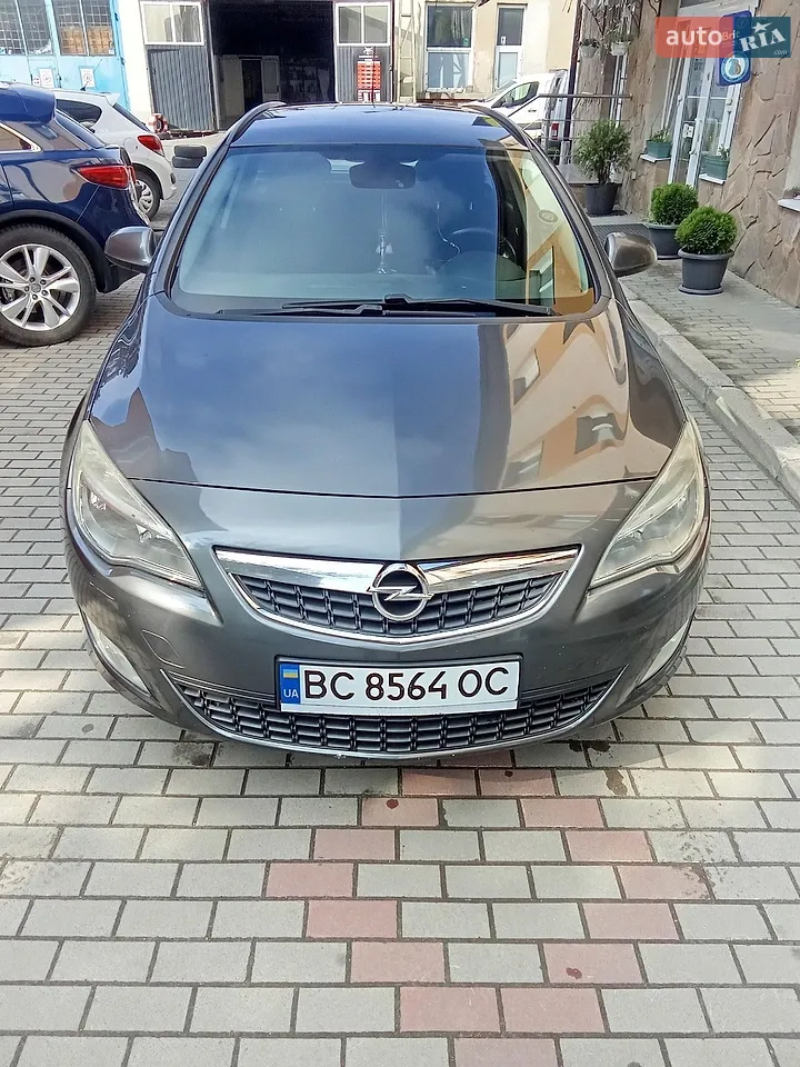 2011 Opel Astra - фото 1