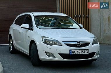 Opel Astra  2011