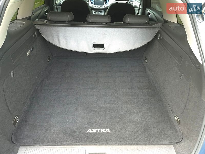 Универсал Opel Astra 2016 в Львове